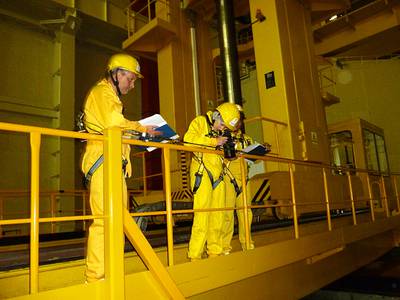 Foto 4: Detection of the spent nuclear fuel using the so-called Cherenkov radiation