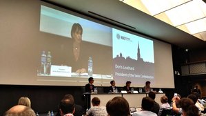 Úvodní projev k&nbsp;delegátům pronesla Doris Leuthard, prezidentka Švýcarské konfederace.